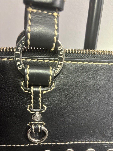 Bolso Guy Laroche piel negra - Imagen 2