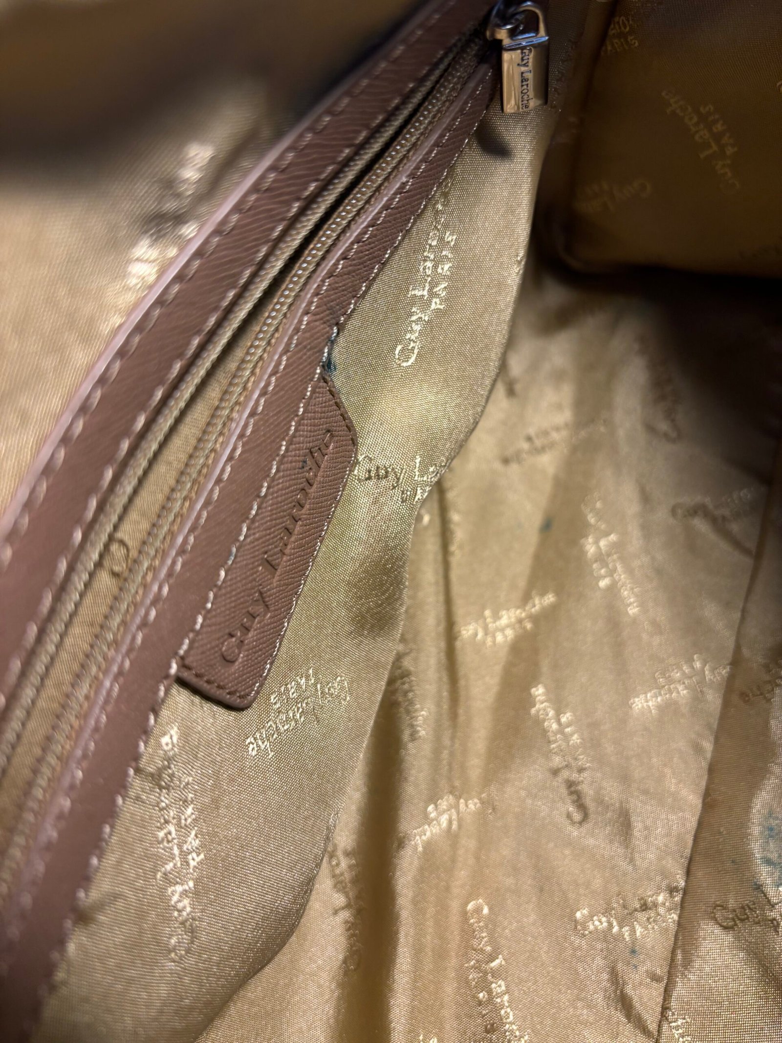 Bolso Guy Laroche camel y coral - Imagen 6